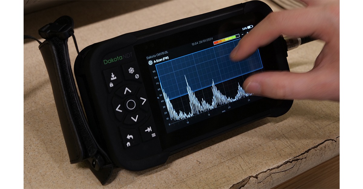 Dakota CMX10-DL Full Wave Capture Thickness Gauge - Pinch & Zoom